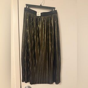 Elegant Gold Pleated Skirt